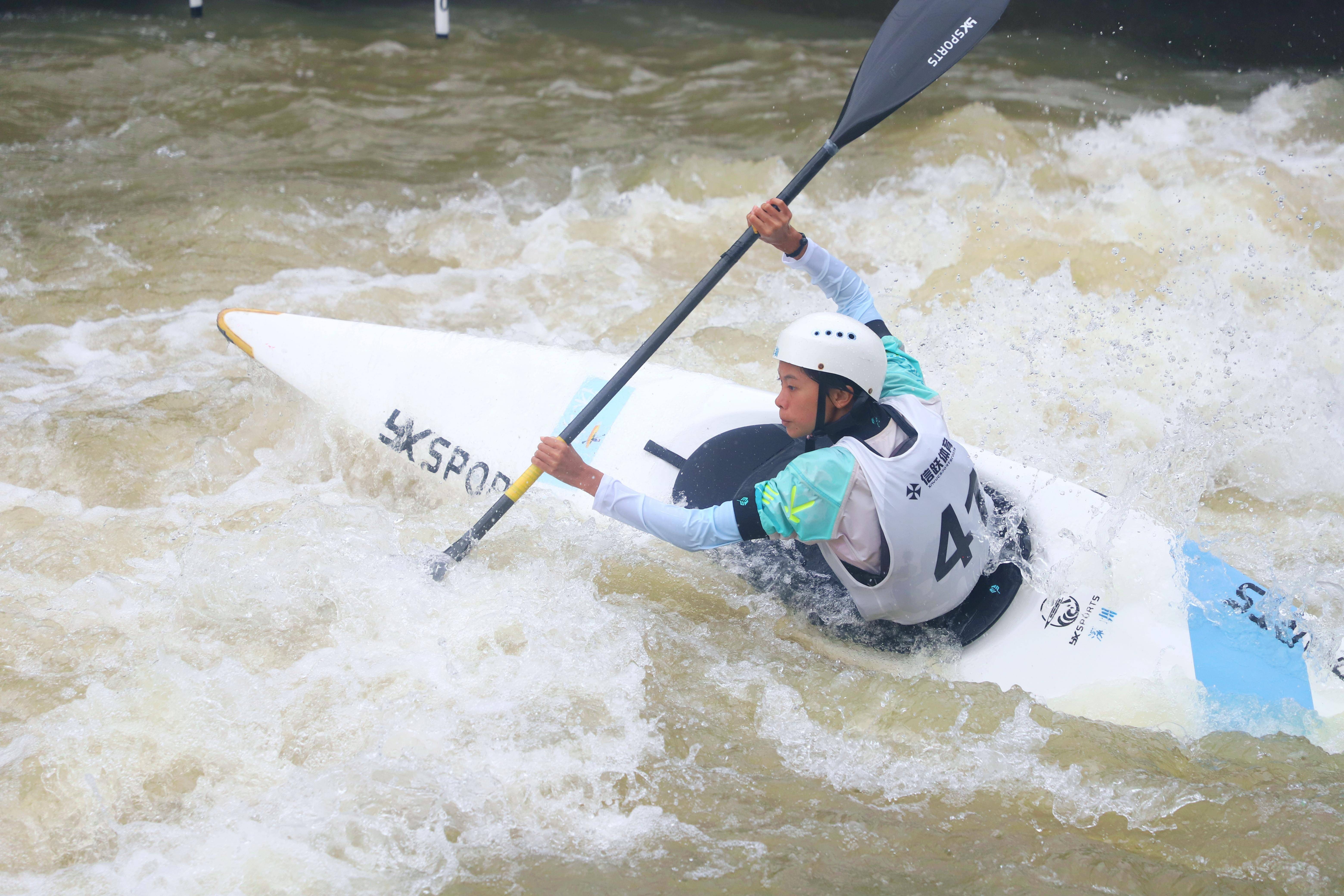 200多名选手在河源挥桨勇进,省青少年皮划艇(激流回旋)锦标赛开赛