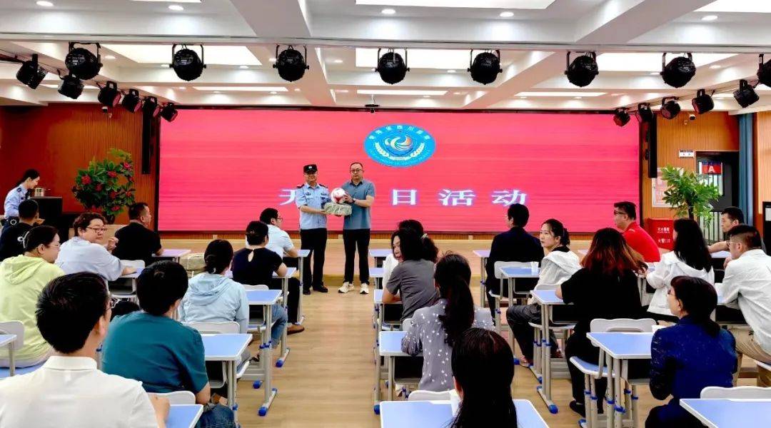 【开放月活动】民盟青海省委到西川监狱开展"黄丝带"捐赠活动