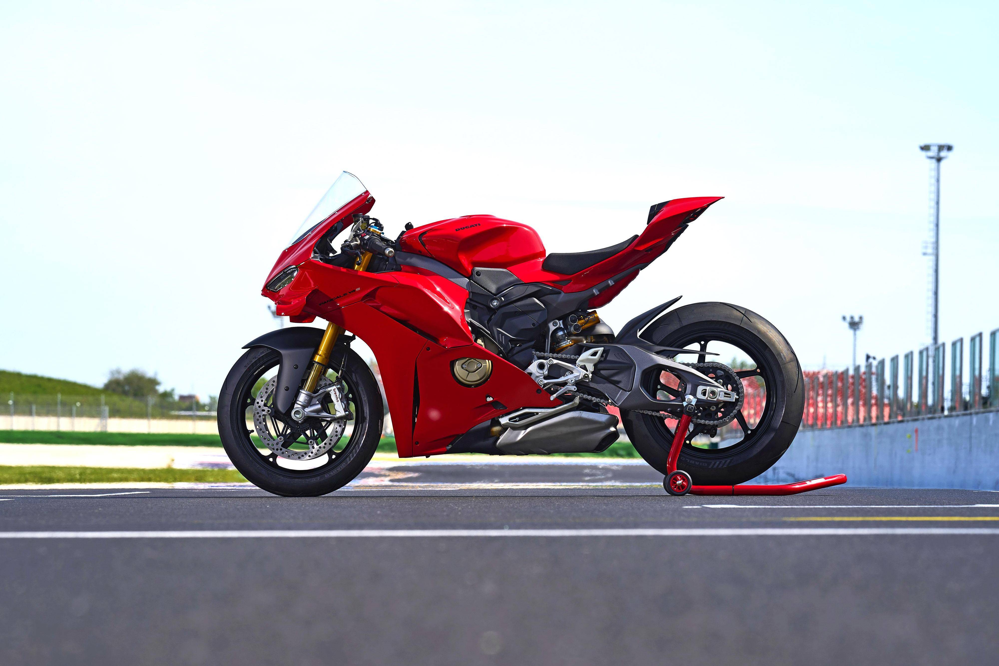 户外特写 杜卡迪新一代超级跑车 2025 panigale v4 s