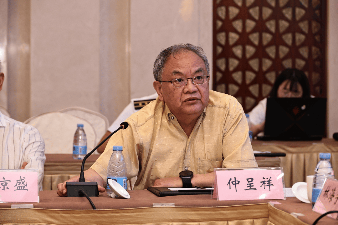 电影局局长范庆瑜,则从创作实践上分享该剧的成功经验,作品从围绕国家