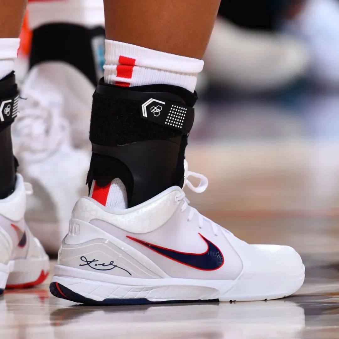 三双「美国队」科比 4 集体亮相!你觉得哪双最帅?