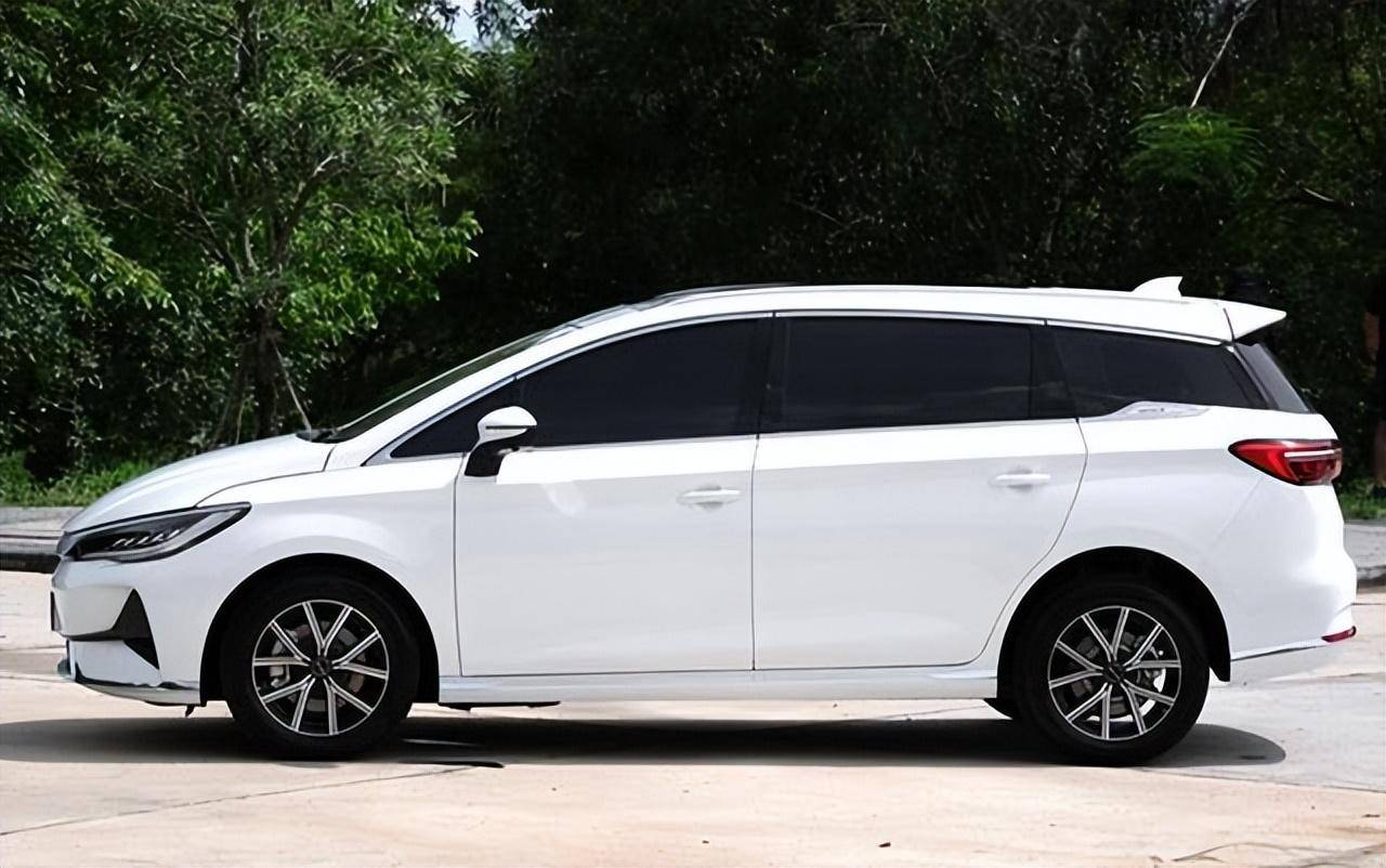 比亚迪m6海外售价约16.98万元起,开始赚老外钱了!