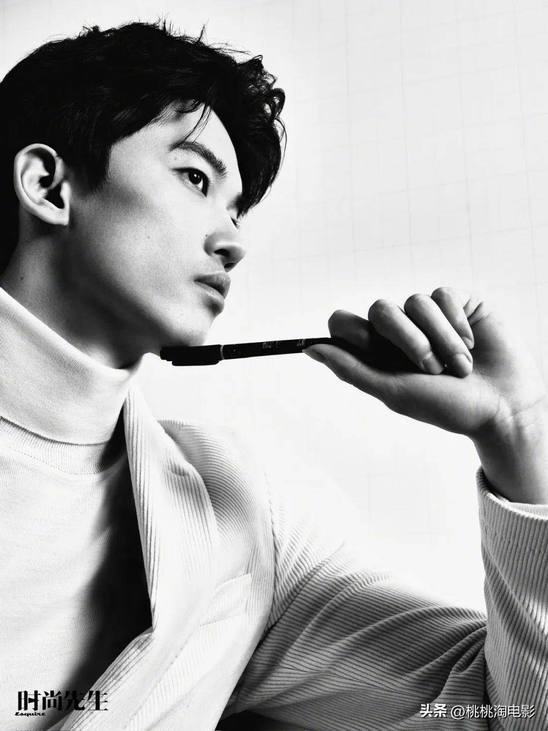 奥运冠军汪顺《时尚先生》写真大片,西装眼镜造型演绎职场精英