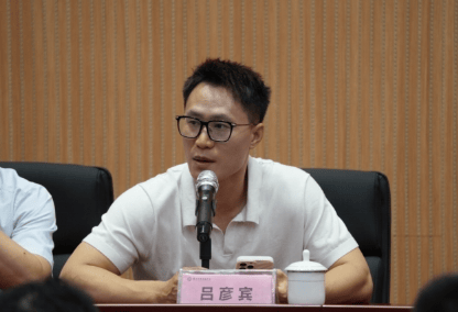 县人大党组副书记,副主任王军,县教体局党组书记,局长徐凤华,县人大