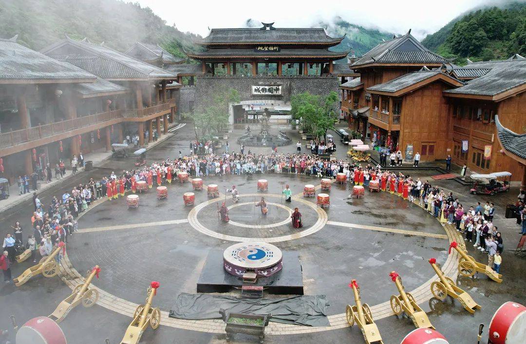 产业集团与上海金社服集团举行医养生态产业签约仪式_文旅_景区_道真