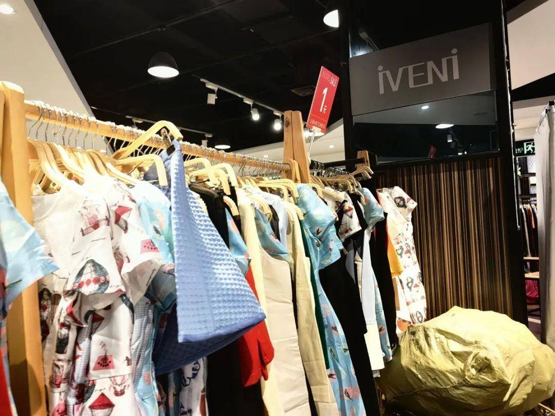 郑州一商场卖"1元衣服"?记者实探