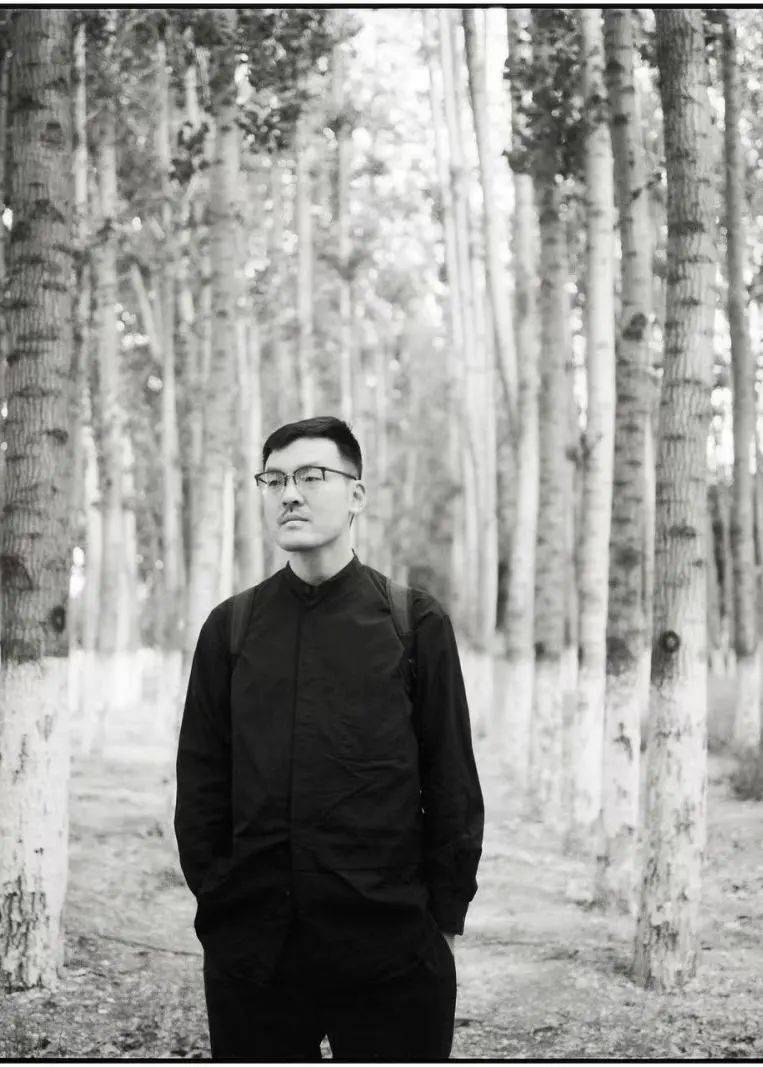 杨潇嘉宾简介8月4日(周日)13:00,《可能的世界》作者杨潇与华东师范