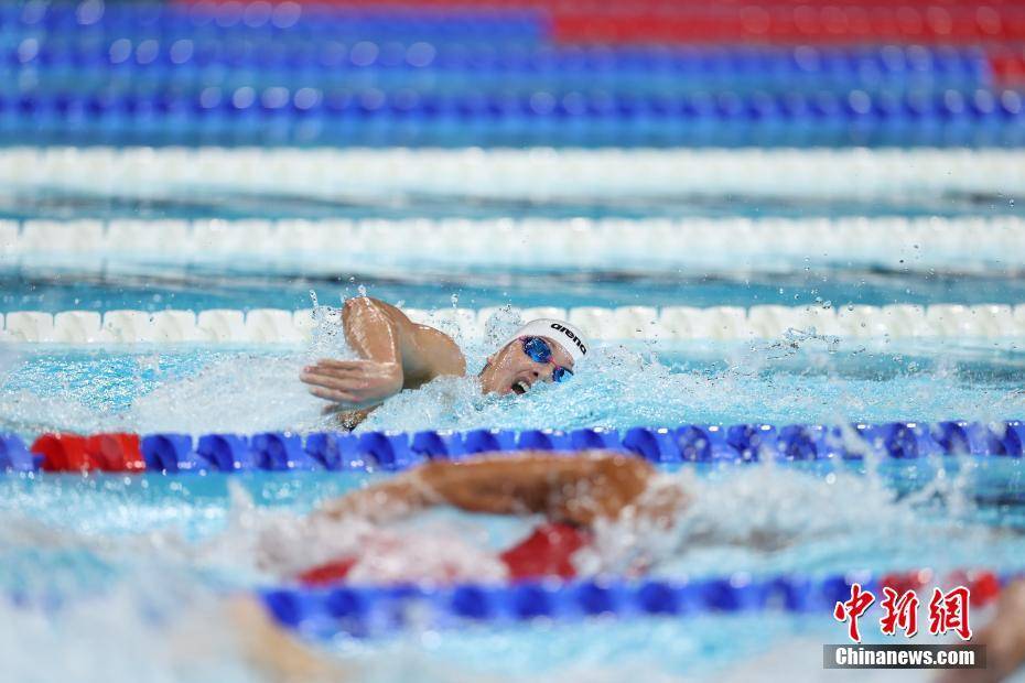 (巴黎奥运会)中国香港选手何诗蓓获得女子200米自由泳铜牌_中新社_游
