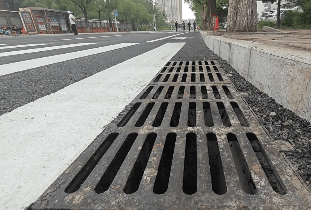 具体包括维修新建沥青混凝土路面约19035m,拆除新建dn800雨水管道1449