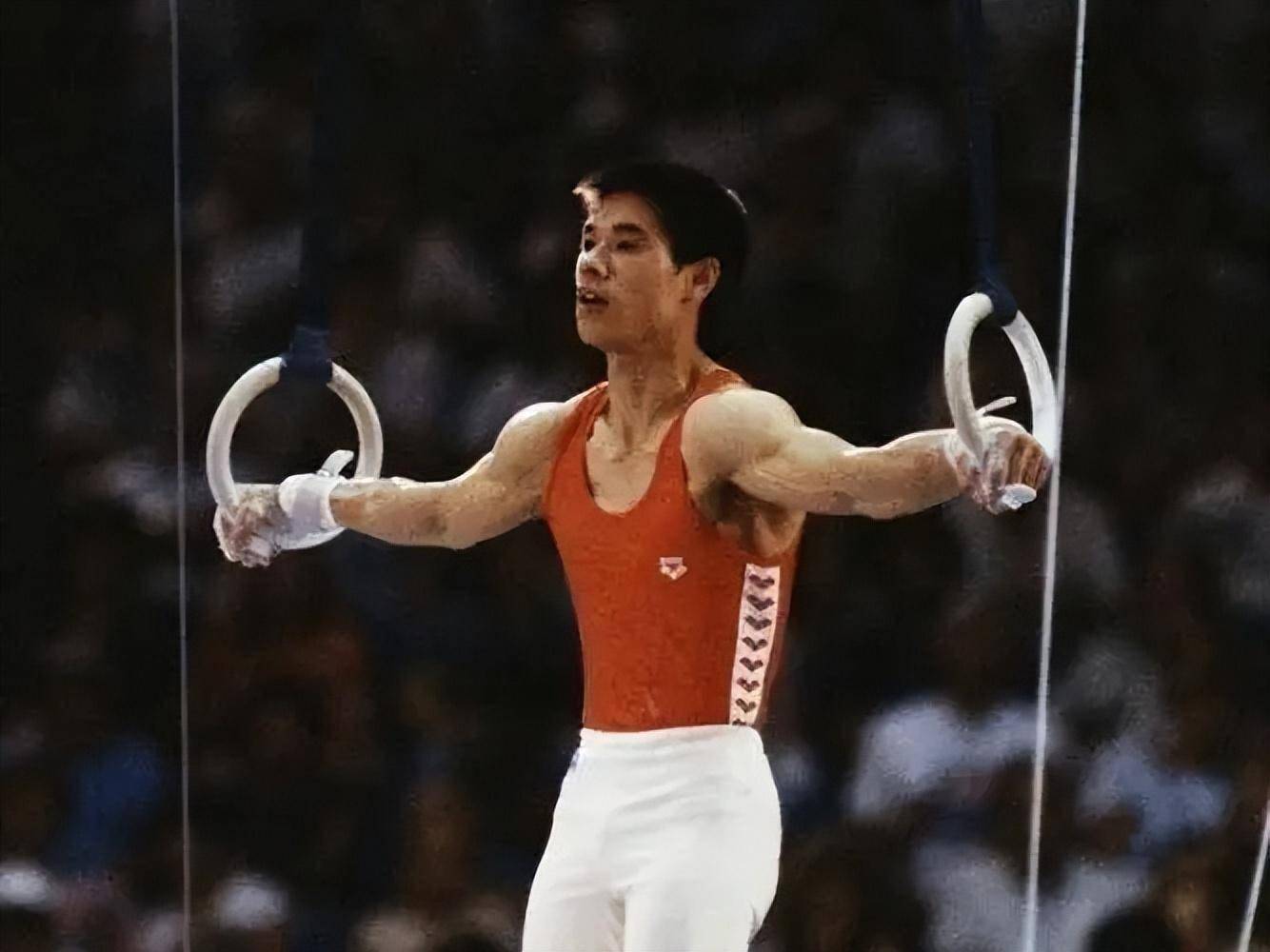 但李宁明明在年轻时看上去那么强健,但却竟然也出现了断崖式衰老的