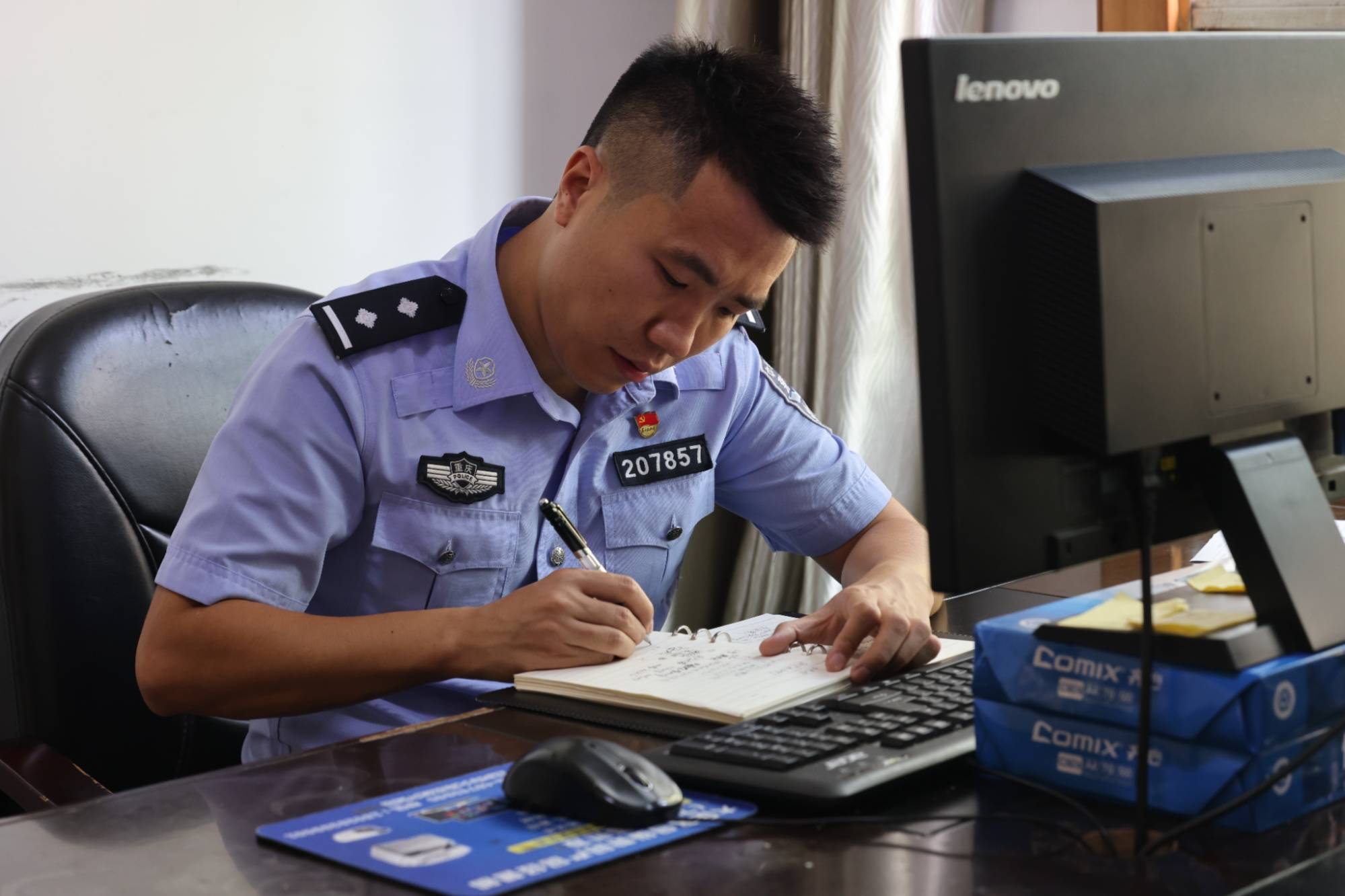 大足公安民警李鑫:戎装未卸 一心为民