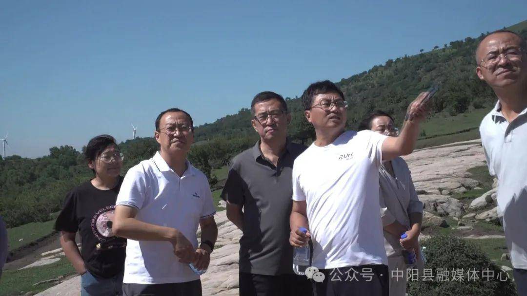 调研中,刘建忠要求:文旅部门要进一步立足资源优势,挖掘文化特色,统筹