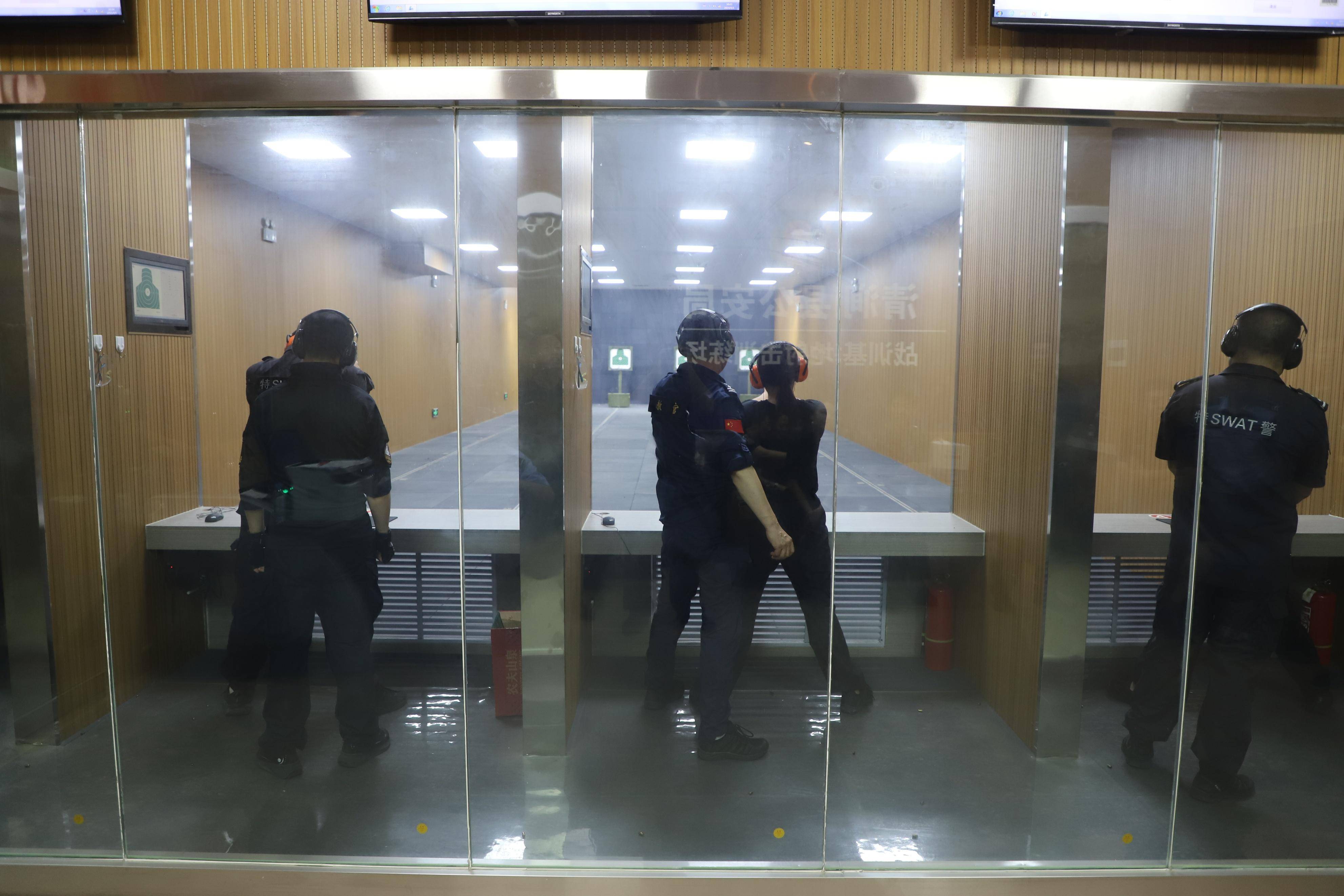 开展"欢庆建军节 忠诚保平安"公务用枪训练比武活动_枪支_进行_全局