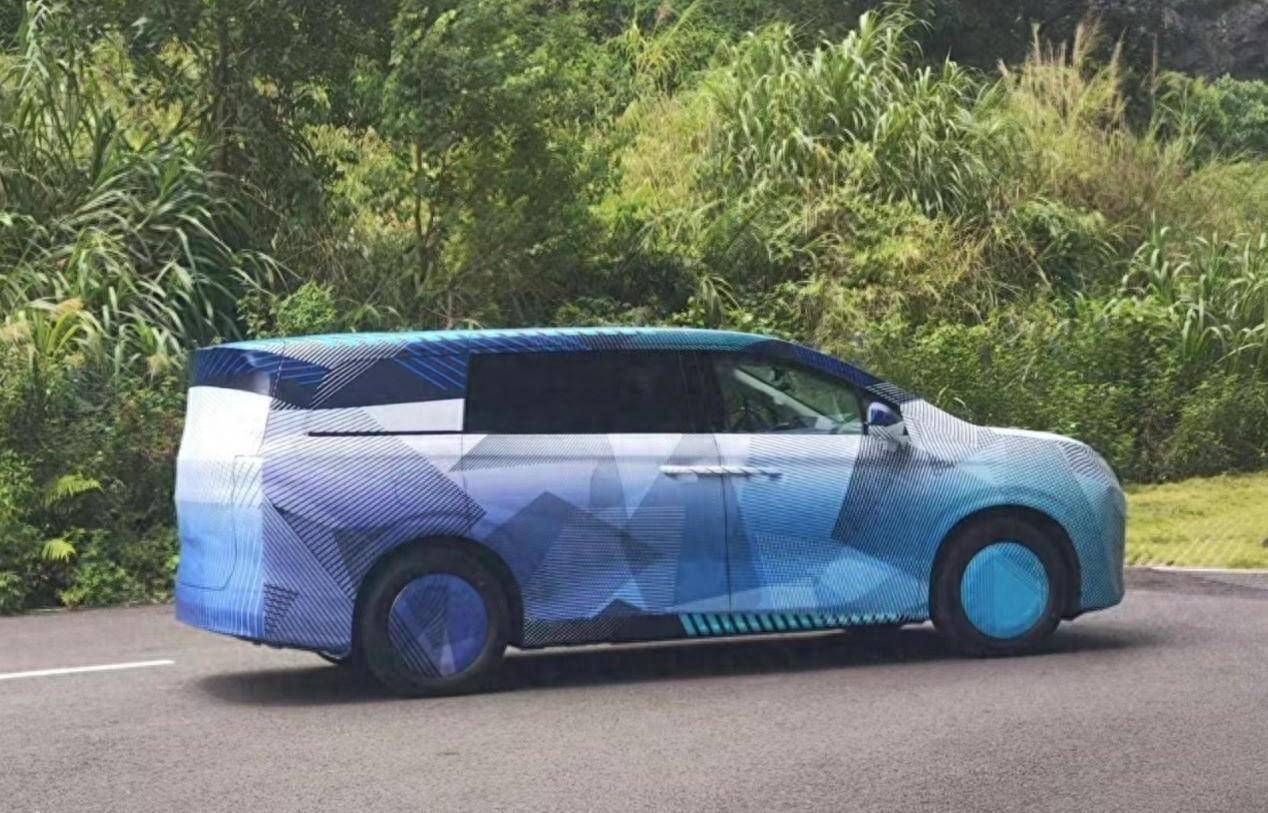 或命名"唐max",比亚迪全新mpv曝光,体量感不输d9