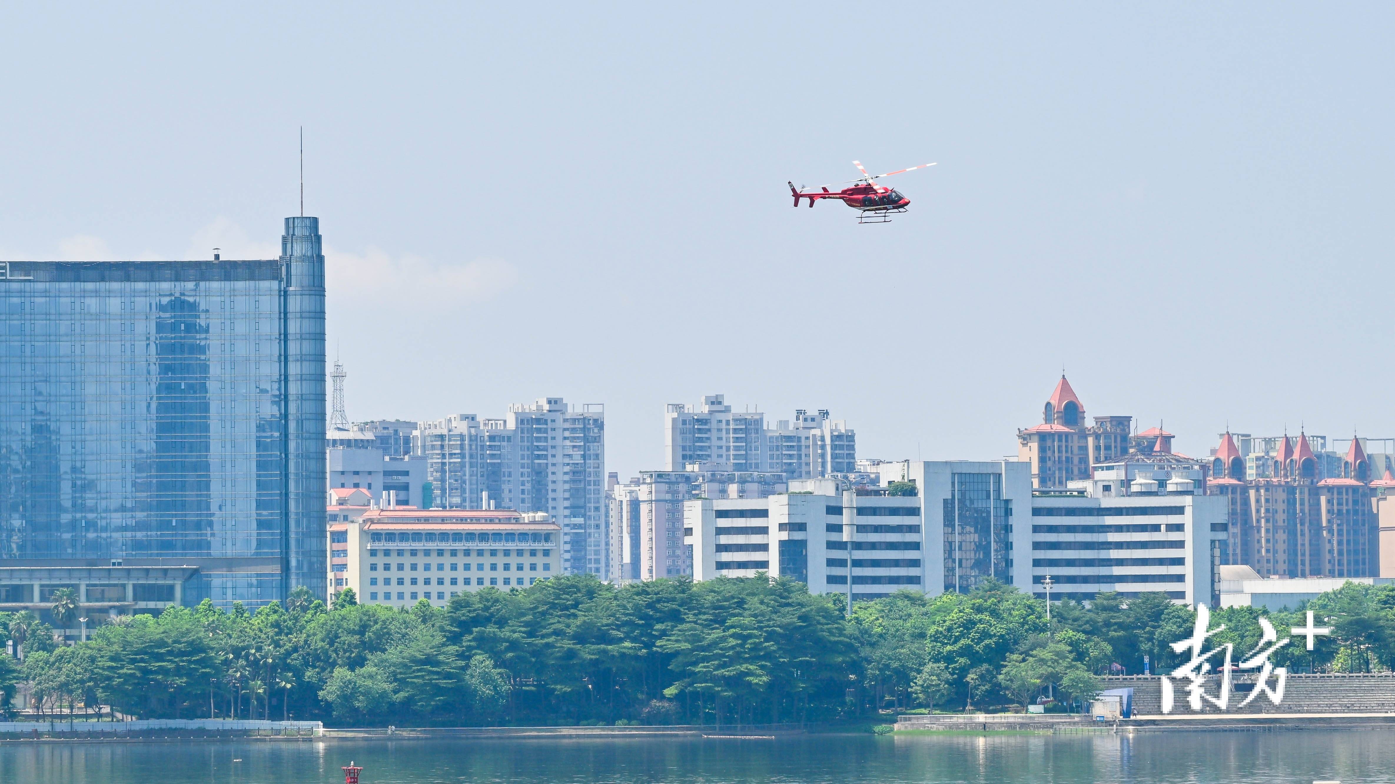 低空飞行旅游图片