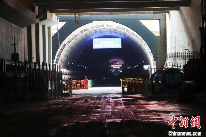 山东青岛:智能化设备助力世界在建最长海底道路隧道施工