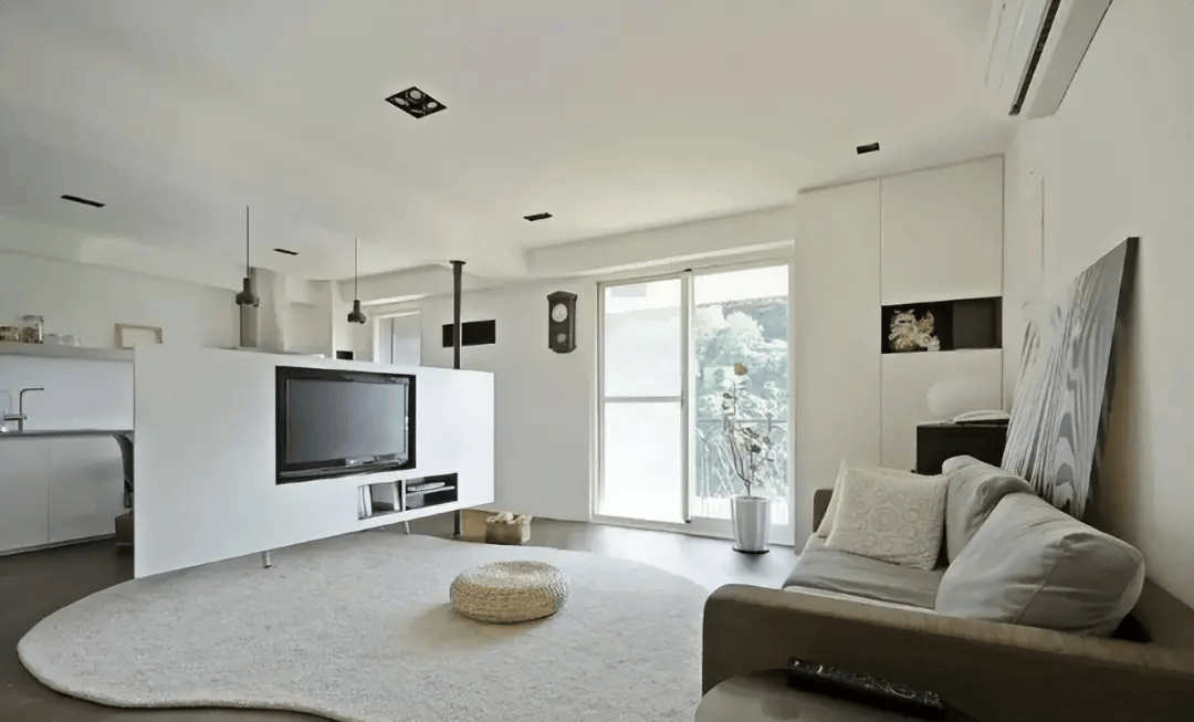 要什么电视背景墙啊?我把墙面砸了一半可真香!_空间_装修_的设计