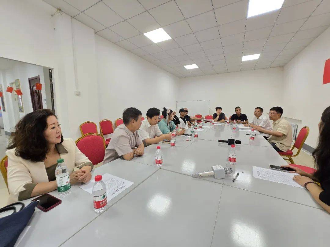 七台河市委网信办组织召开网络名人座谈会_媒体_信息内容_互联网