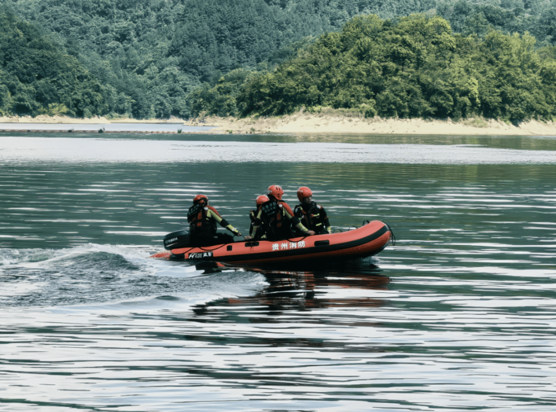 阿哈湖有"被困人员"野泳出"意外",经开消防迅速出动