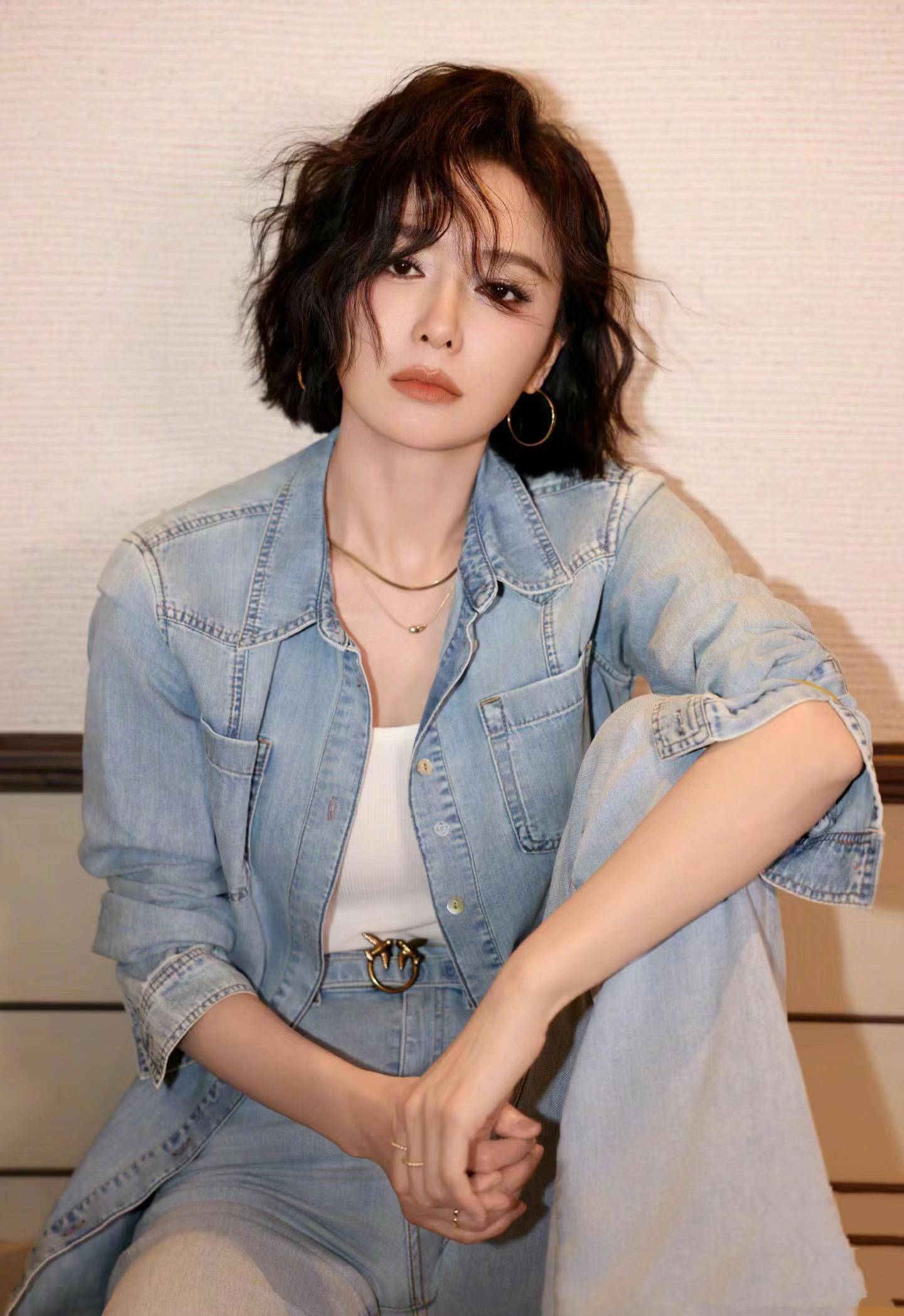 40+的女人别总留长发了齐耳烫发洋气减龄还显脸小