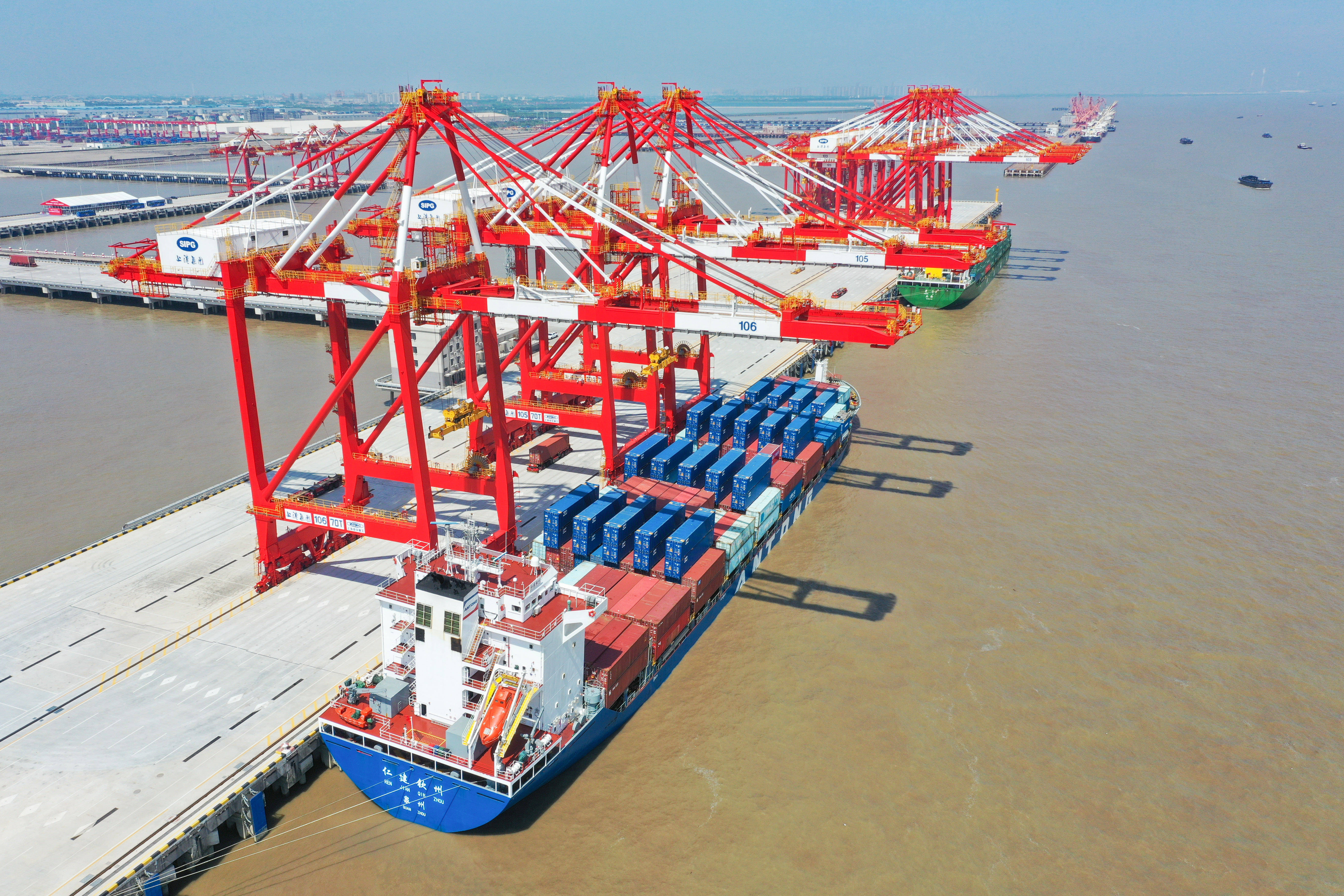 "老码头"变身绿色智慧港口,上海国际航运中心罗泾集装箱港区一期开港