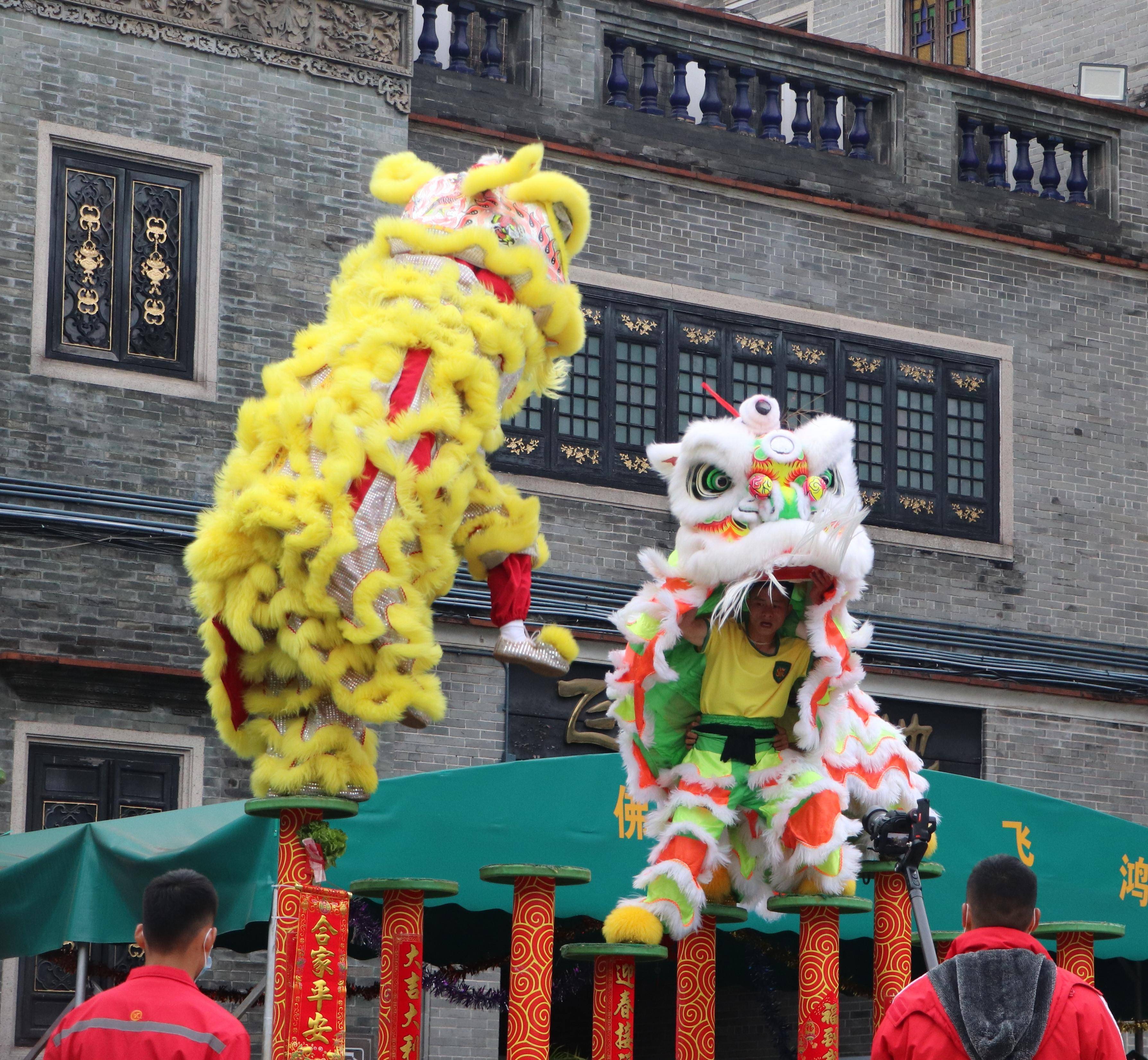 而在线上,今年的叠滘龙舟更是连续多天登上央媒