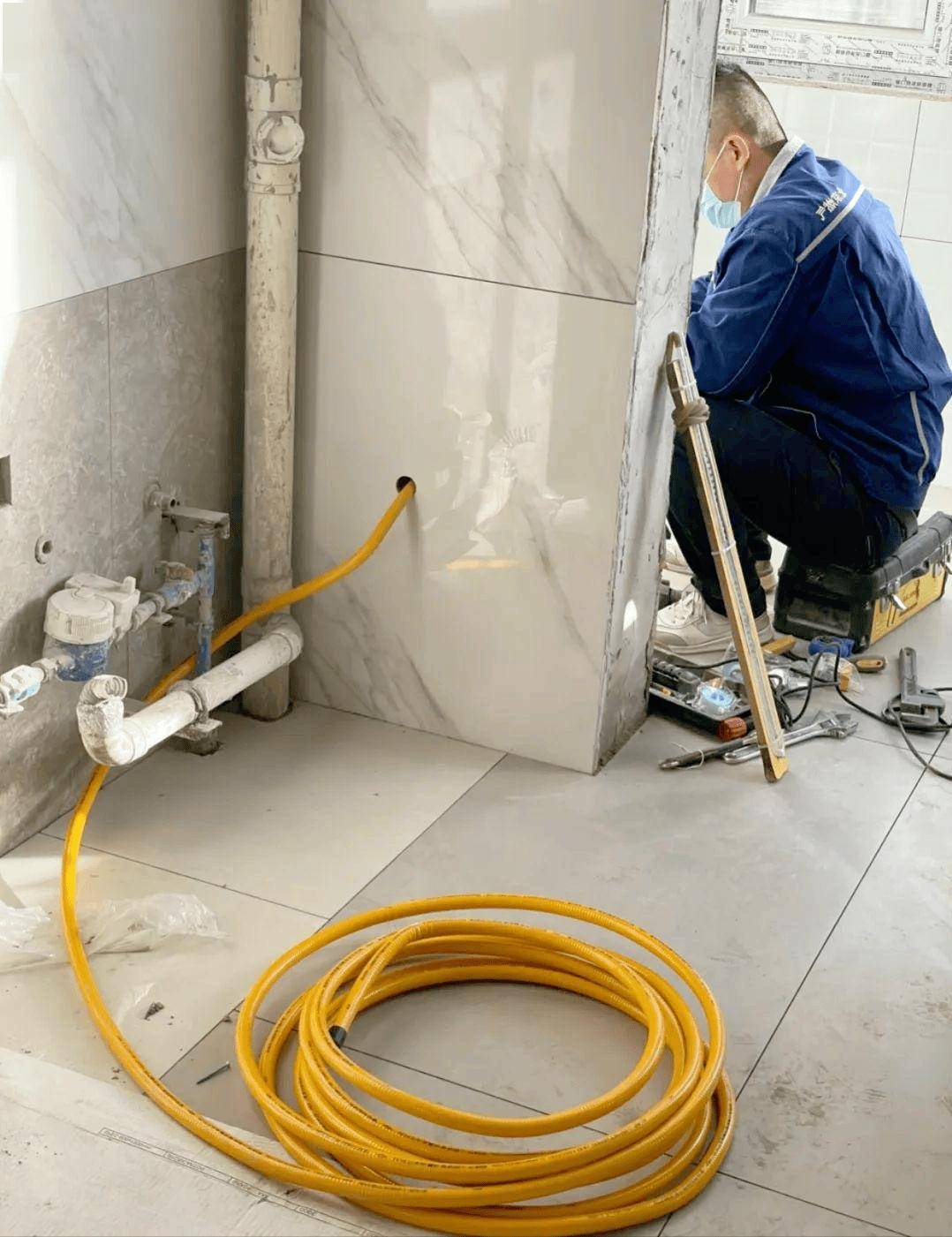 目前,不锈钢波纹软管作为主流燃气管正逐渐进入越来越多的家庭.