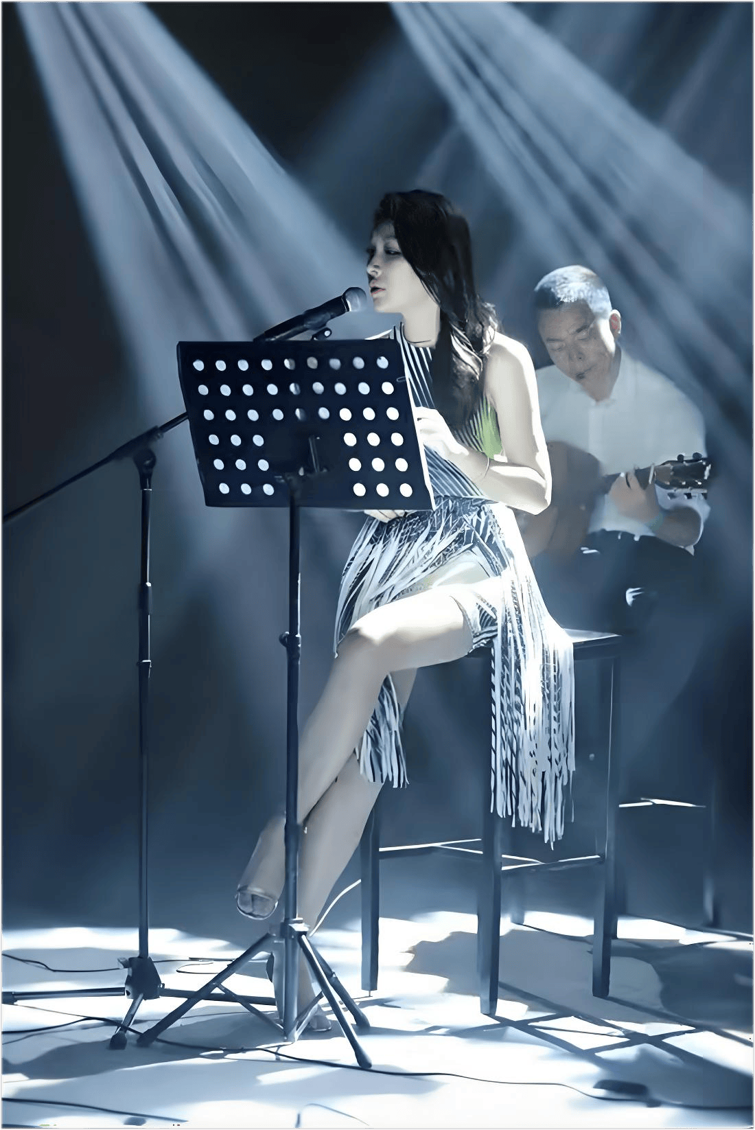 她是央视"女神级"主持人,才华不输董卿,如今38岁婚姻状况成迷_李斯璇