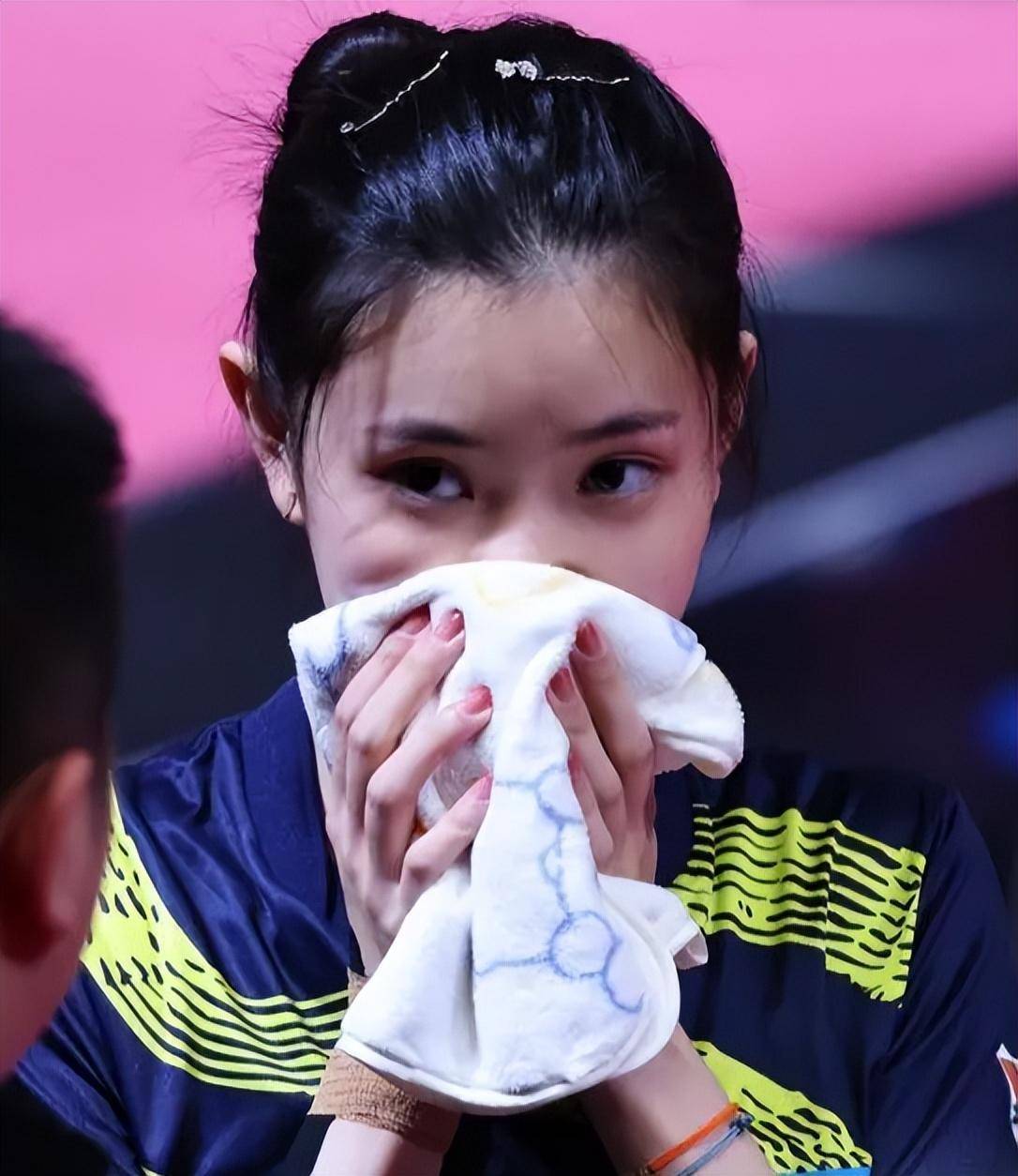 她是女乒第一美女气质如袁咏仪曾是孙颖莎陪练21岁又美又飒