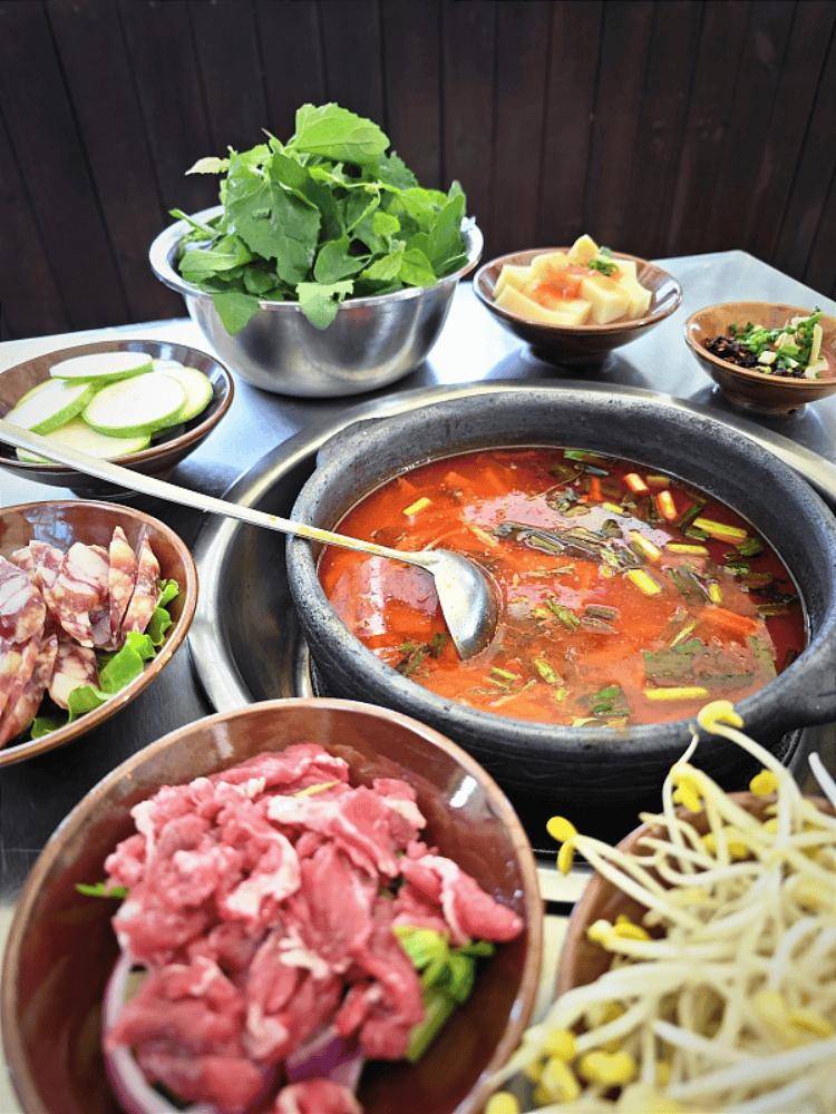 9元抵100元,9.9元嫩牛肉……火锅市场"卷低价"前路何在?