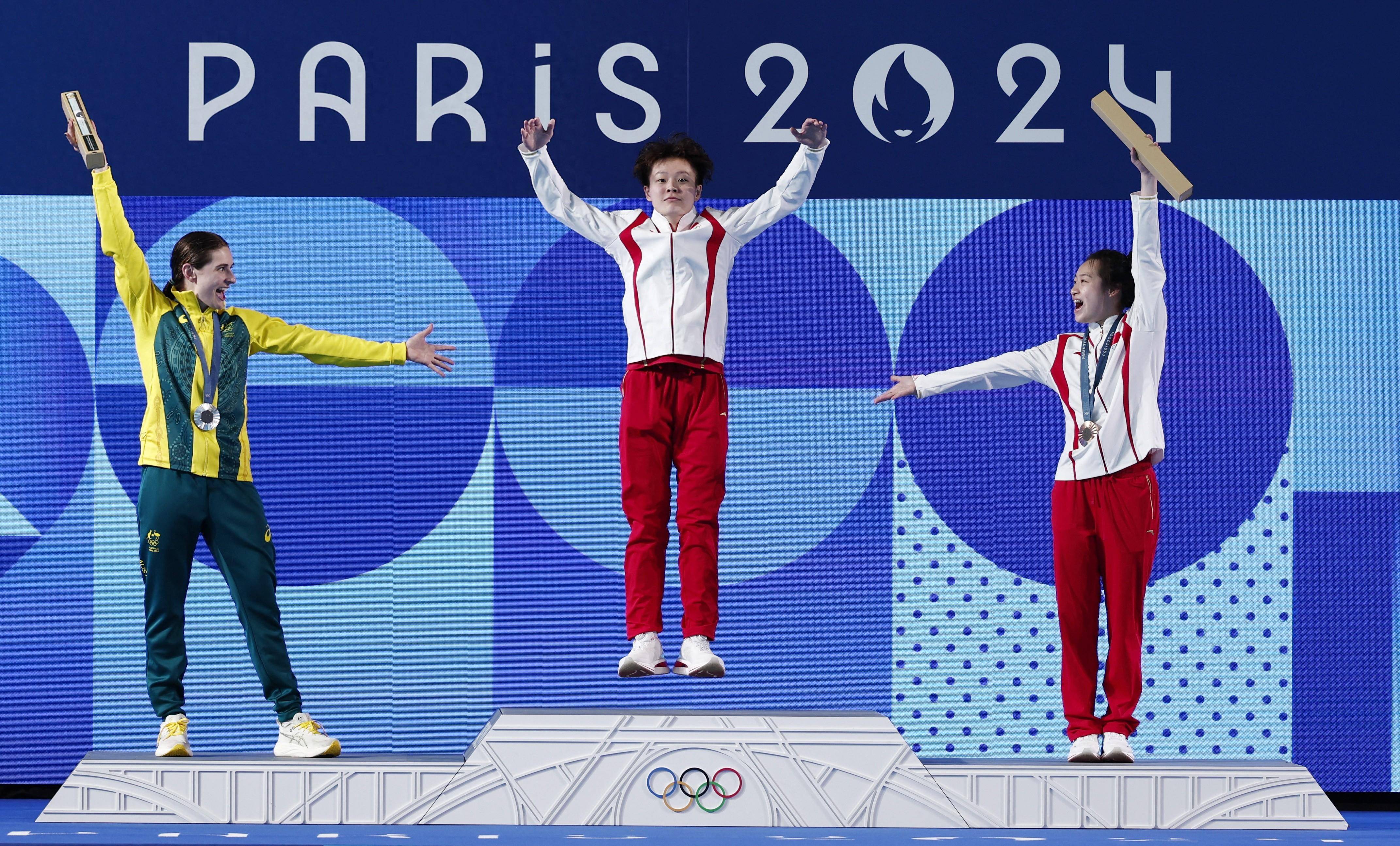 施廷懋:陈艺文,昌雅妮太棒啦 我们在女子3米板跳水10连冠