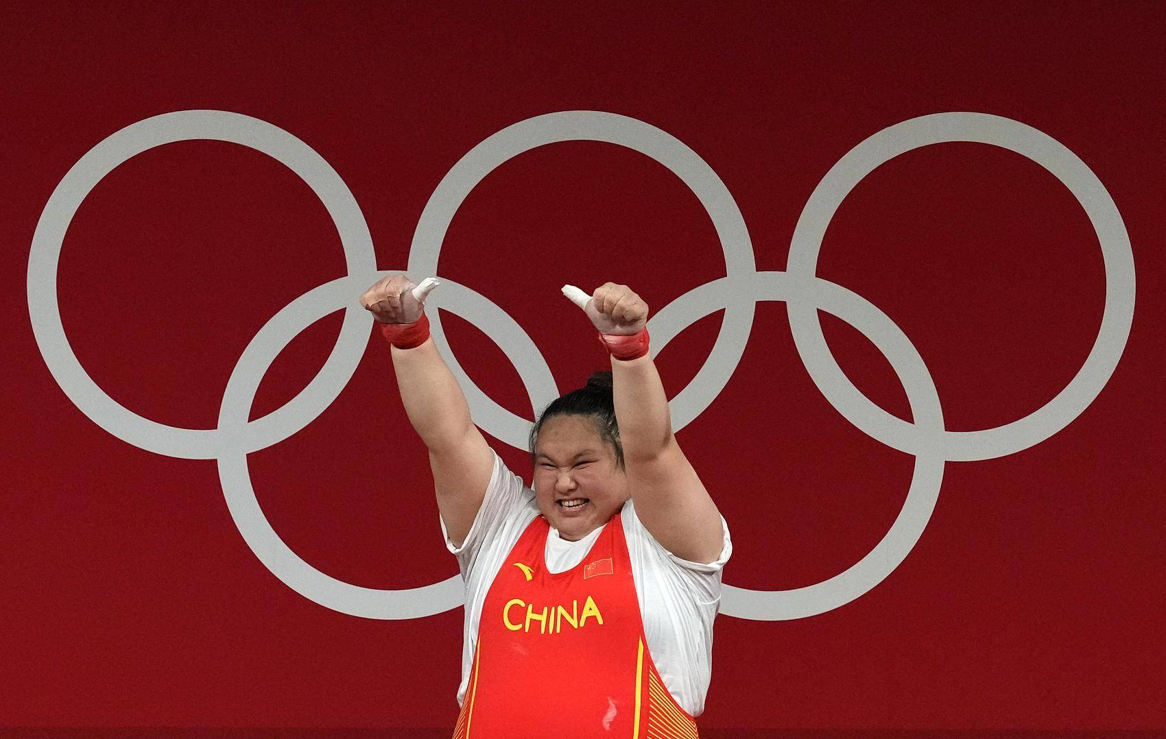 在2021年东京奥运会举重女子87公斤以上级决赛,李雯雯便以抓举140公斤