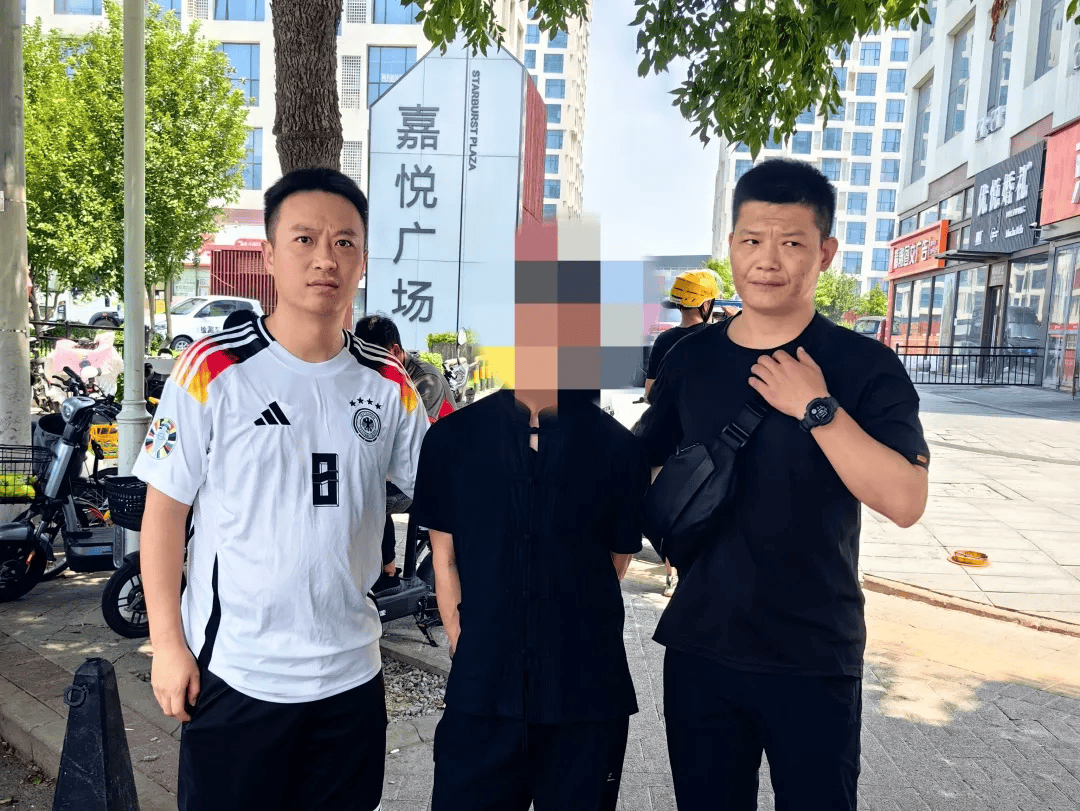 1995年4月16日,沙坪坝区渝碚路街道发生一起命案,致两人死亡.