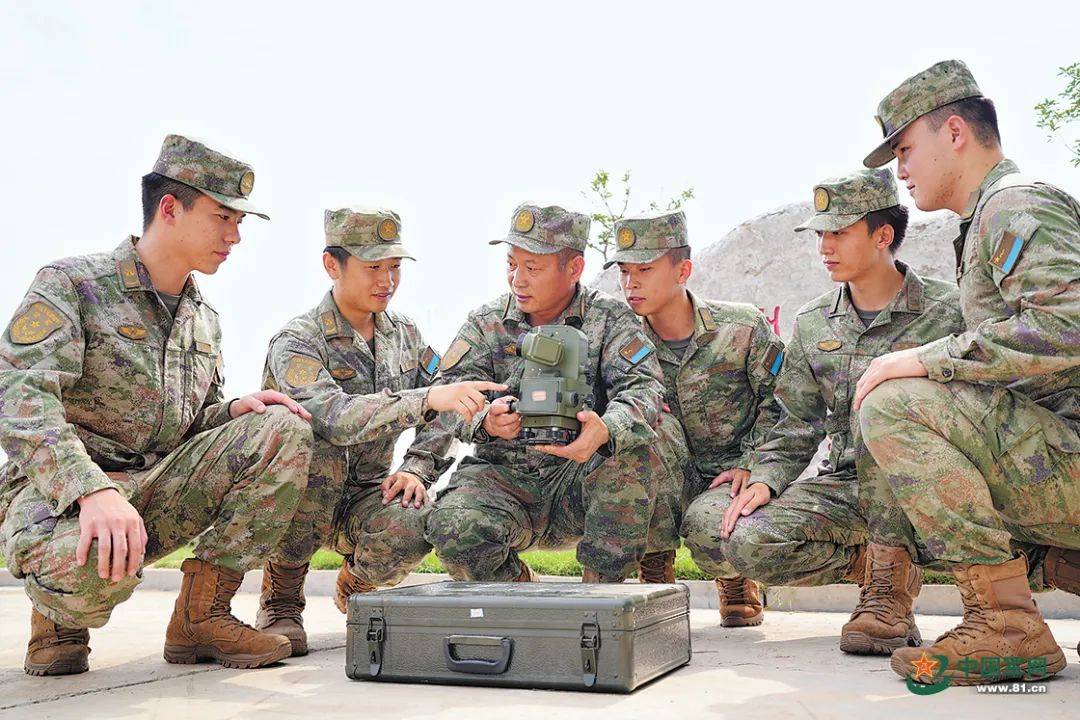 平凡的战位 奋斗的青春丨空军气象兵:观云测雨的守望