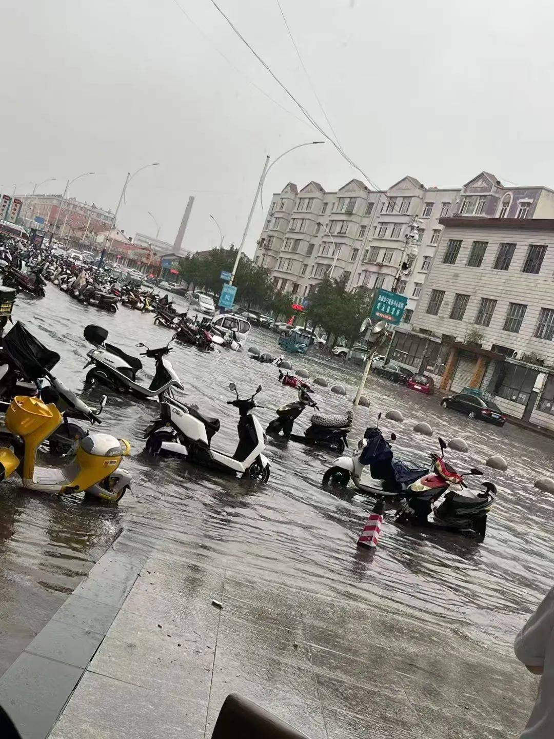 旬邑暴雨图片