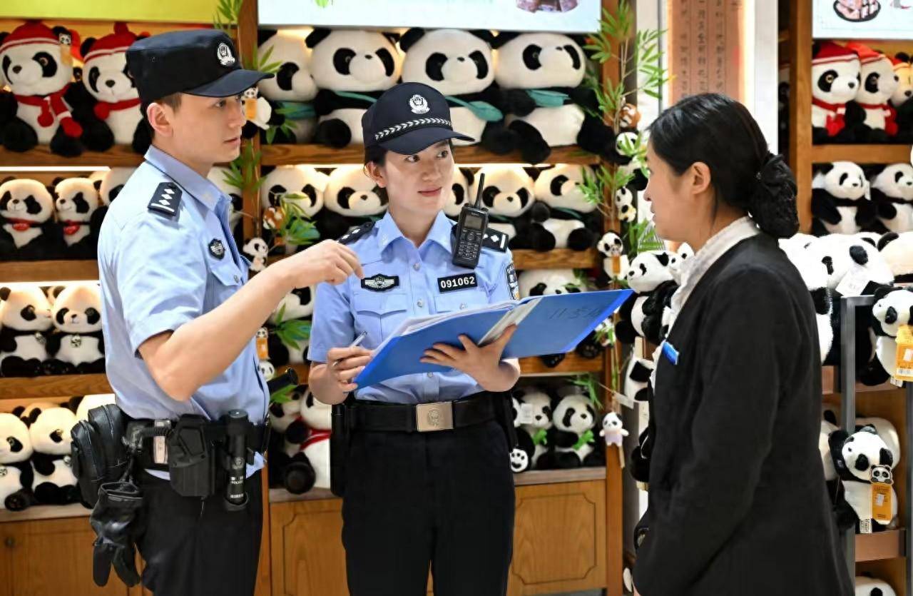 出动民警辅警15.39万人次 四川公安开展夏夜治安巡查宣防行动