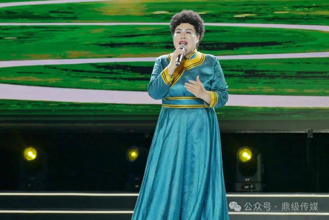 2023年,获中央电视台《黄金100秒》冠军2023年,获全国工业职工演唱