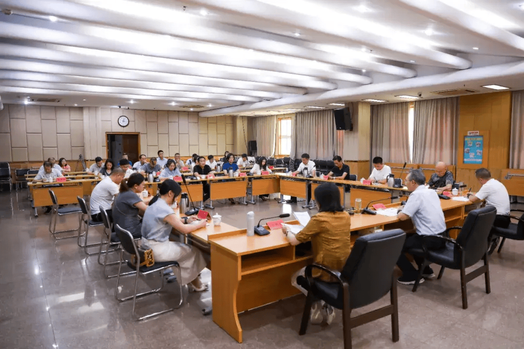 县长张沥泉,县领导王秀英,王光荣,县直相关部门及绿色产业企业家代表