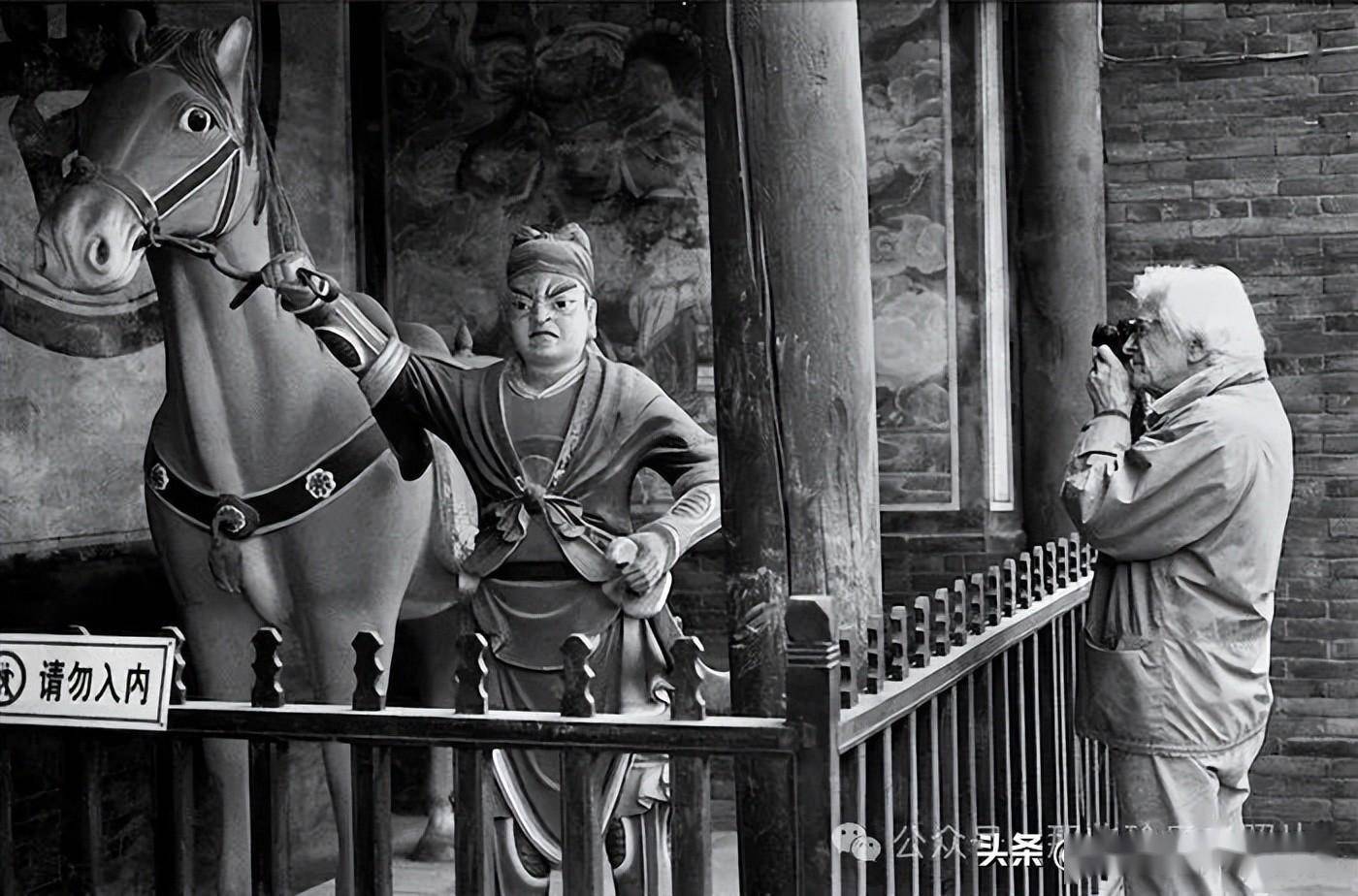 法国电视记者摄1993年6月7日,马克·吕布,肖全,杨延康,韩磊,高家索