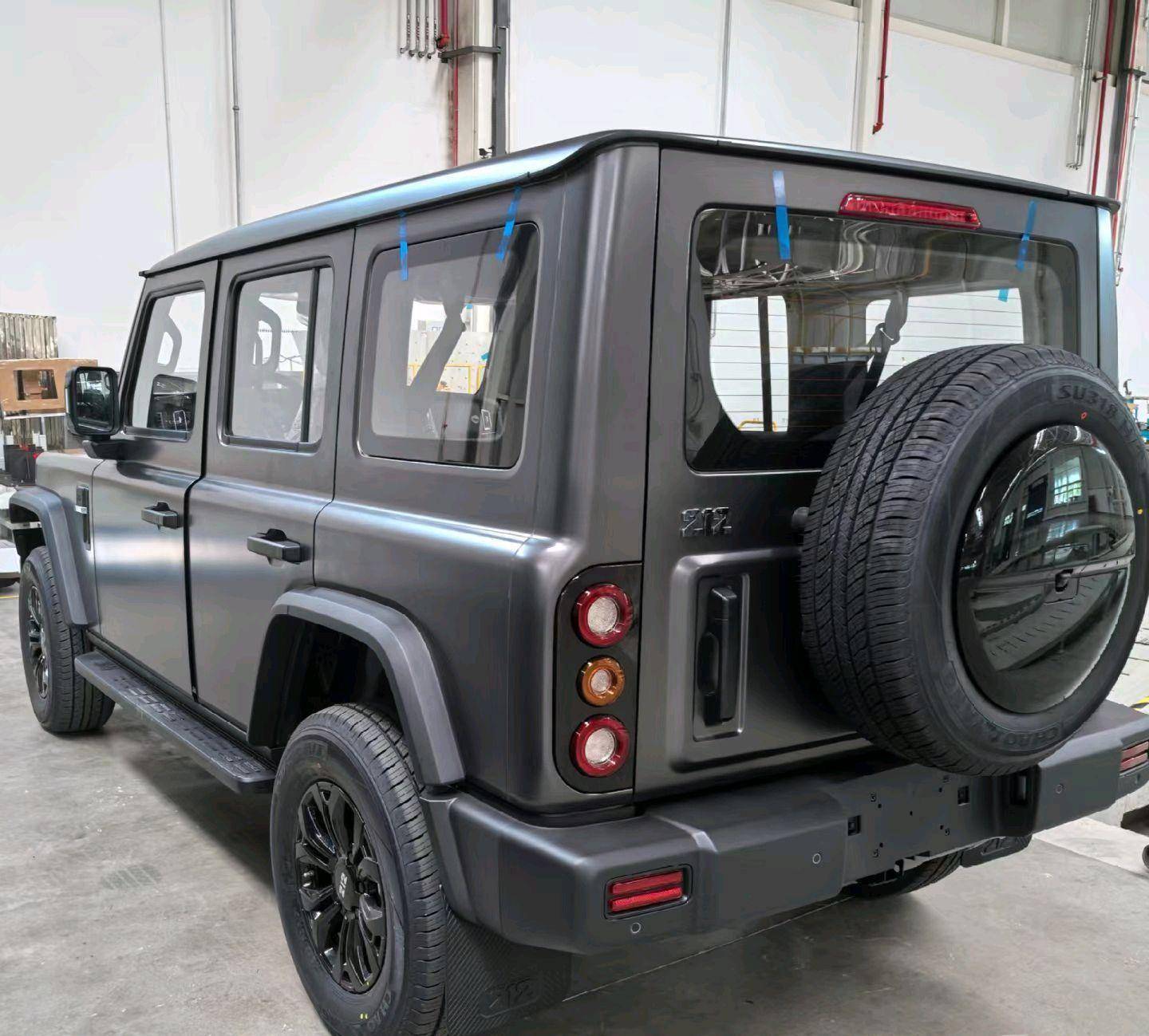 白色实车首次曝光!新一代212越野车诠释别样魅力