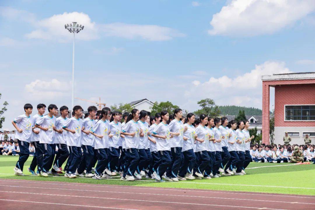 盘州市第二中学校服图片