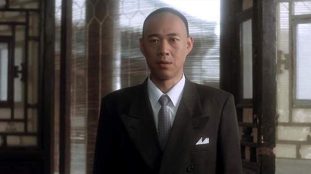 张丰毅儿子张博宇近照被曝!大腹便便不敢认,胡子拉碴一袭长发像艺术家_演艺圈_视频_吕丽萍
