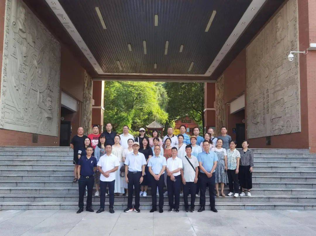 "共享教育智慧 共话教育之道"——长沙县教育系统骨干教师到访我校