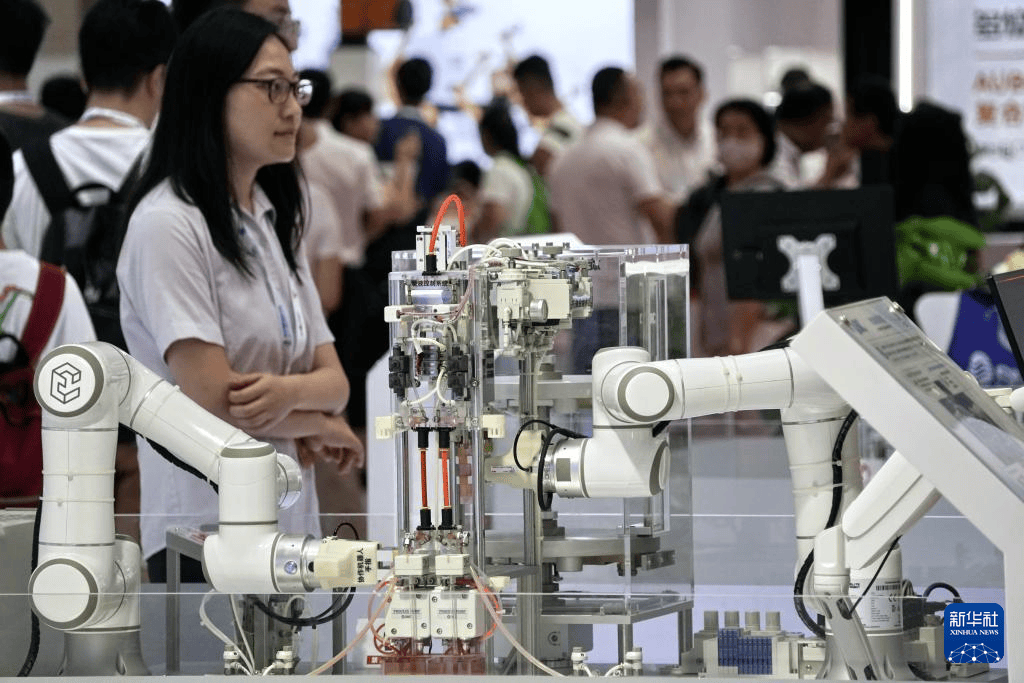 2024世界机器人大会在京开幕_李欣_新华社_智能