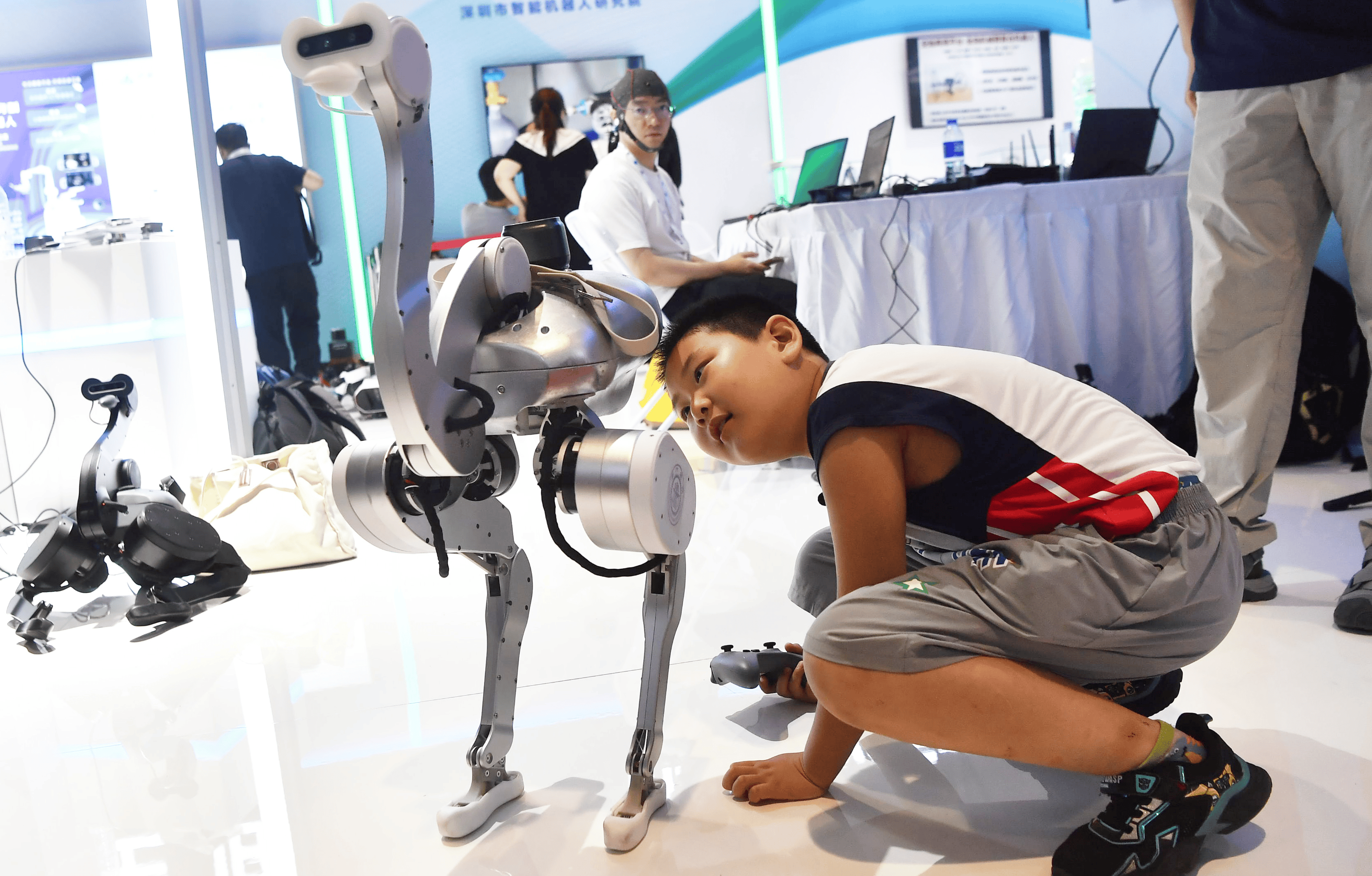 组图|2024世界机器人大会在京开幕,27款人形机器人亮相