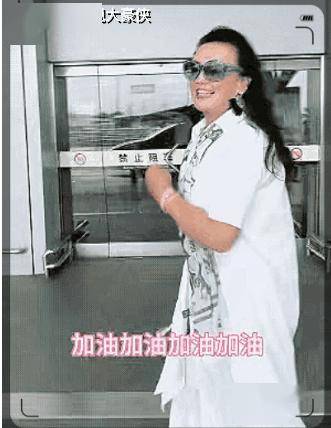 66岁张兰直播途中摔倒，汪小菲电话关心，张兰抱怨：不诚心，没孝心-张兰前夫汪泽翰现任妻子是谁