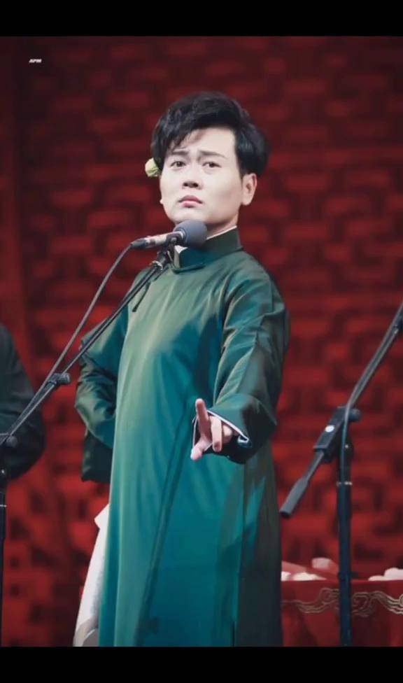 音乐来自 蜜糖凉茶铺—孟鹤堂周九良双人站