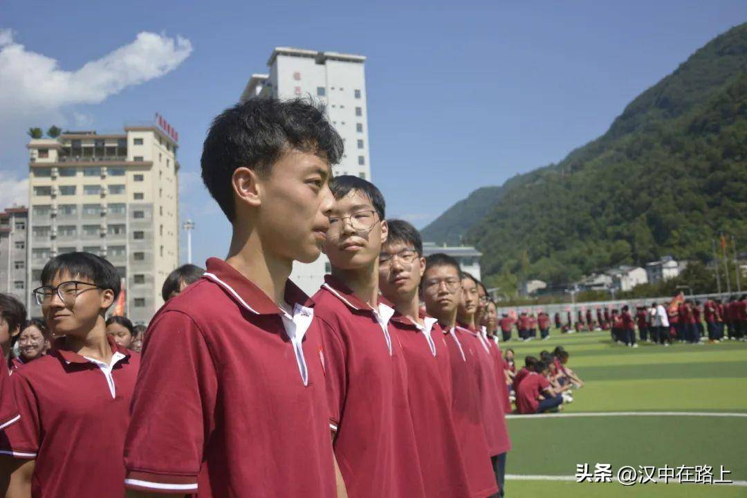 镇巴中学新生军训太燃了!