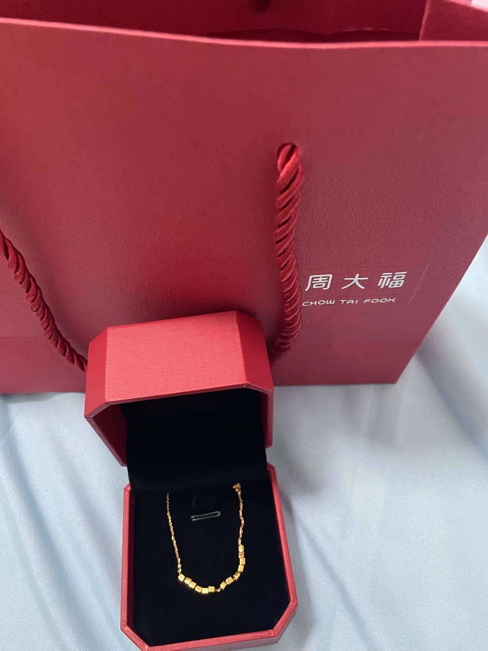 同居之后男子靠偷盗女友名牌包、金首饰维持恋爱开销,被刑拘 同居之后男子靠偷盗女友名牌包、金首饰维持恋爱开销,被刑拘