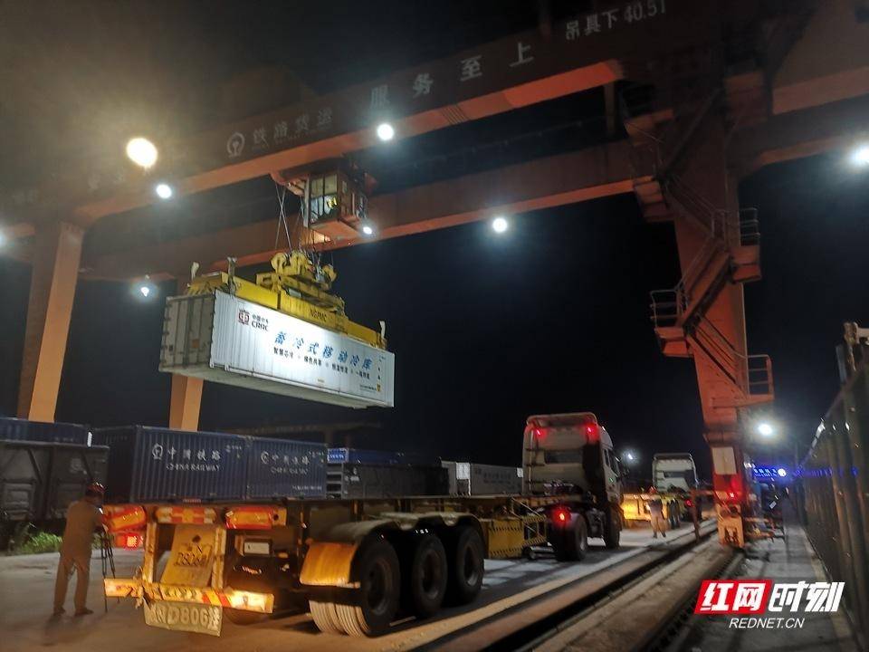 为菜篮子保鲜,怀化首列冷链图定班列到达